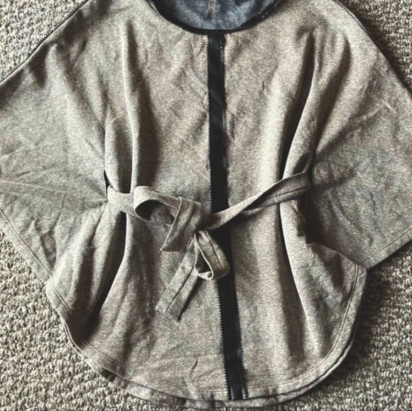 SOLE SOCIETY Shawls/wraps - Picture 4 of 4